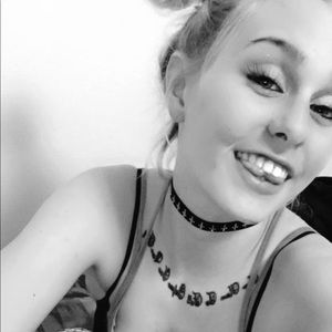 Meet your Posher, Dayna